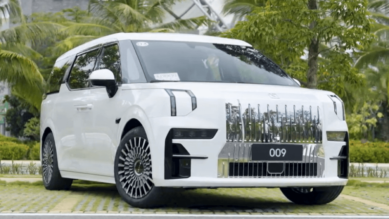 NEW Zeekr 009 140kW 2023 Me Version 822KM Long Range Pure Electric Car
